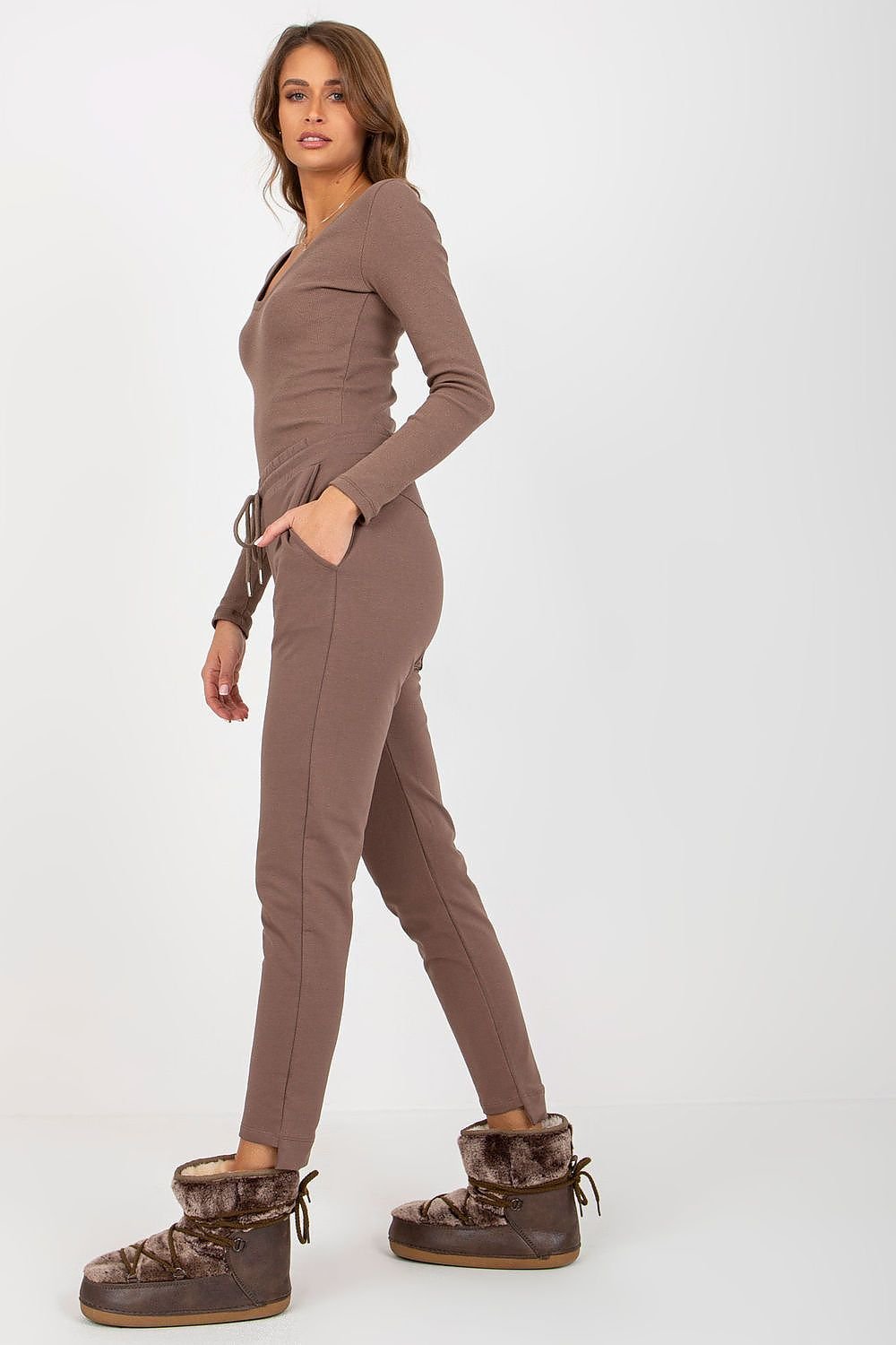  Spodnie Dresowe Model RV-DR-8380.25P Brown - Relevance 